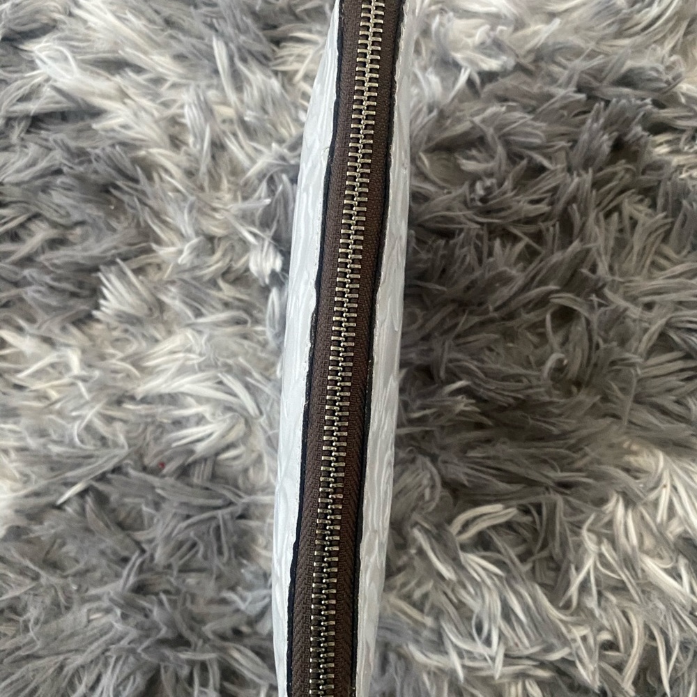Patricia Nash wristlet - Picture 4 of 5